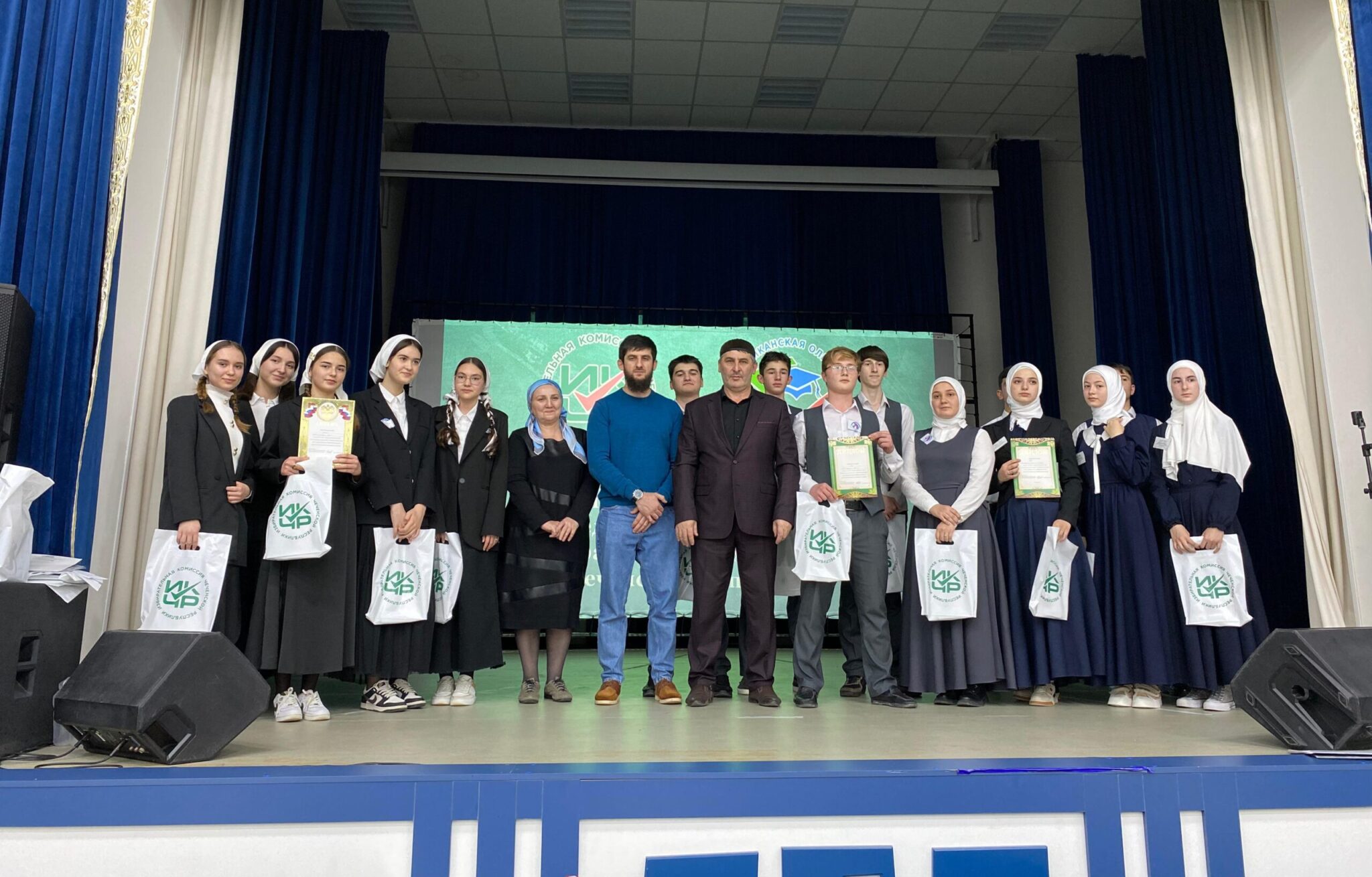 ТИК Шелковского района представила победителя отборочных игр Республиканской олимпиады по избирательному праву